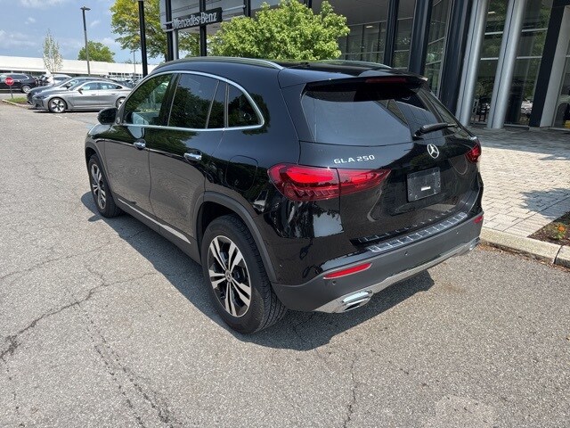 2024 Mercedes Benz GLA 250 4MATIC photo 2