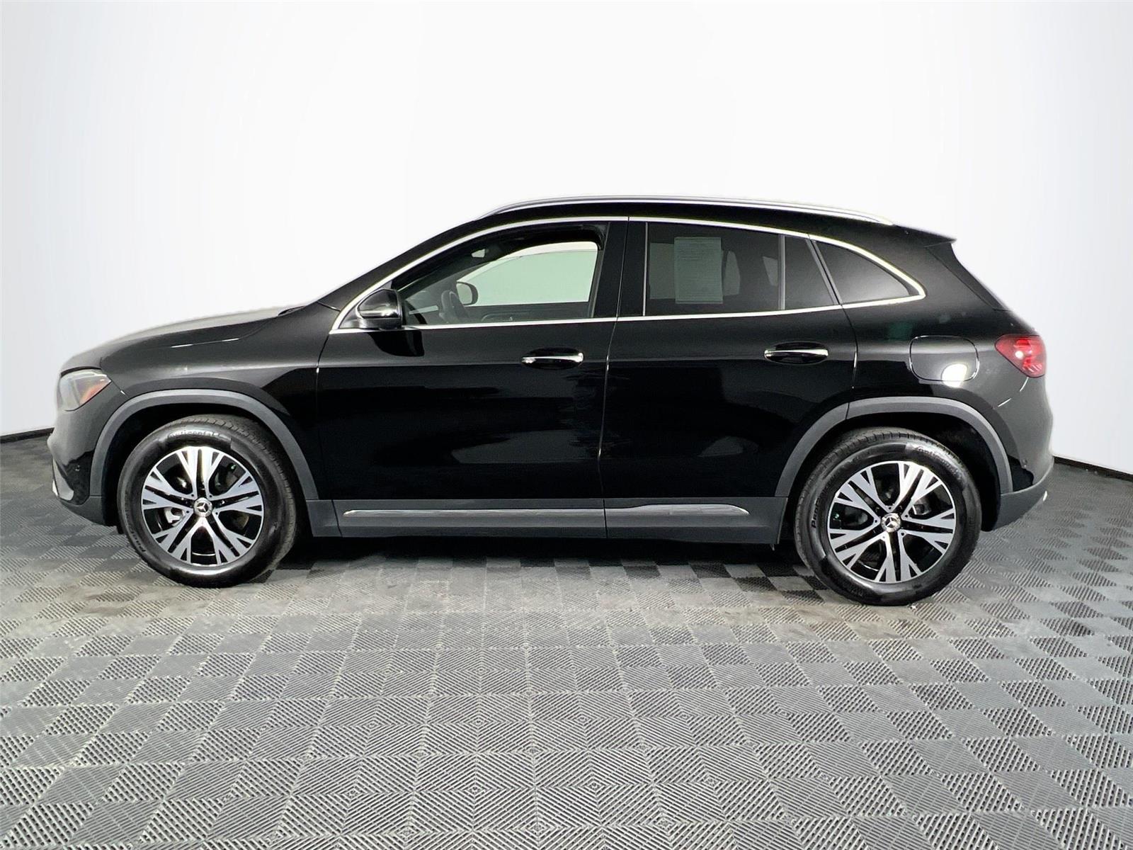 2025 Mercedes Benz GLA 250 4MATIC photo 2
