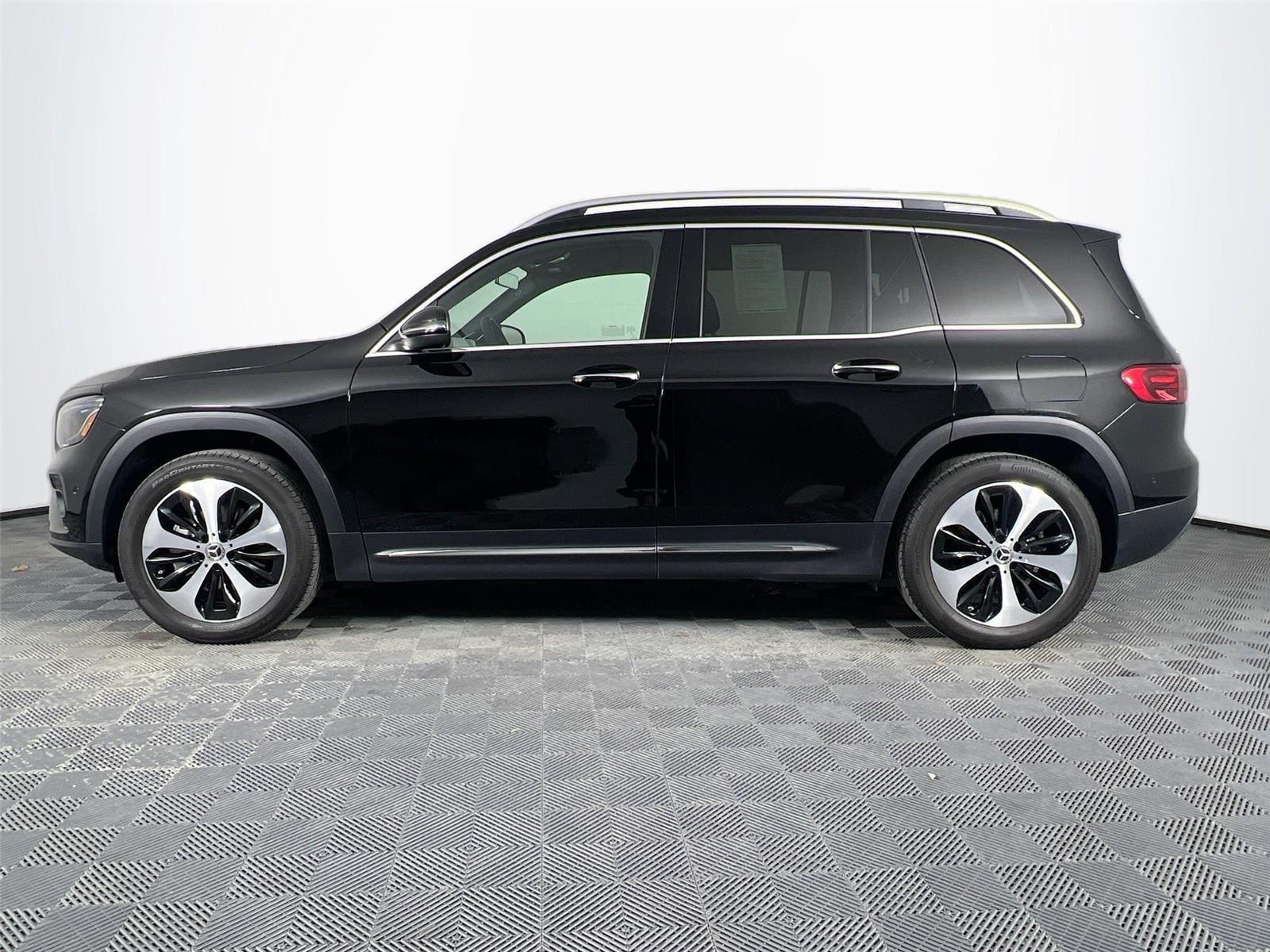 2024 Mercedes Benz GLB 250 4MATIC photo 3