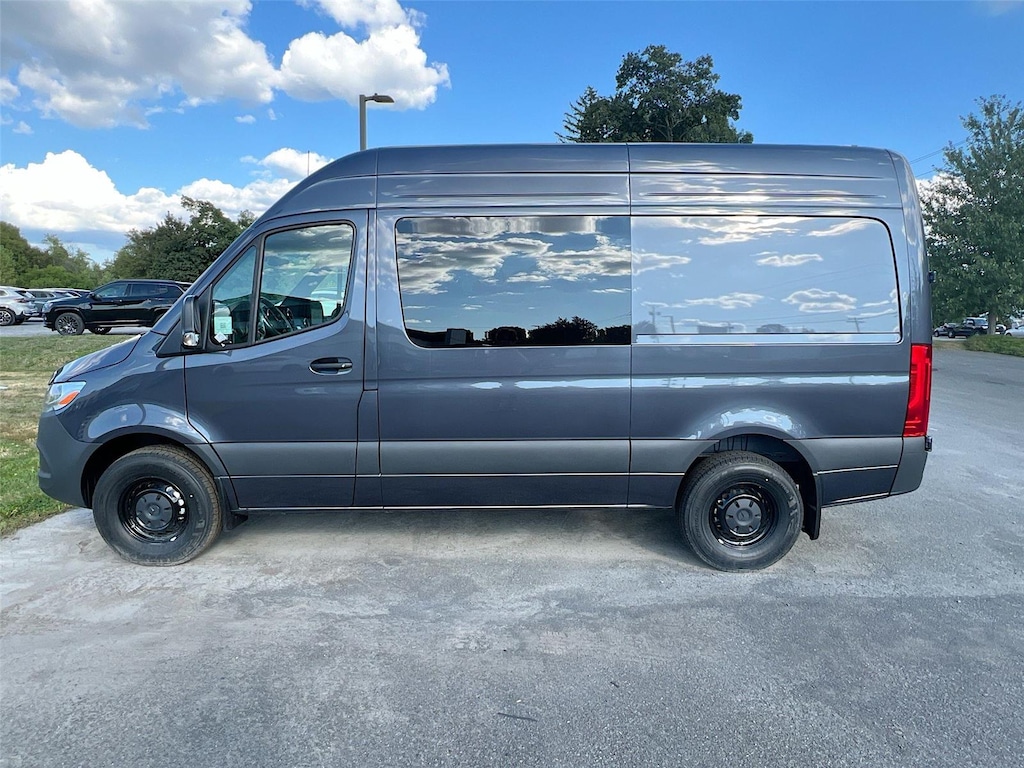 New 2025 Mercedes-Benz Sprinter 2500 Standard Roof 4-Cyl Diesel HO Van Crew Van