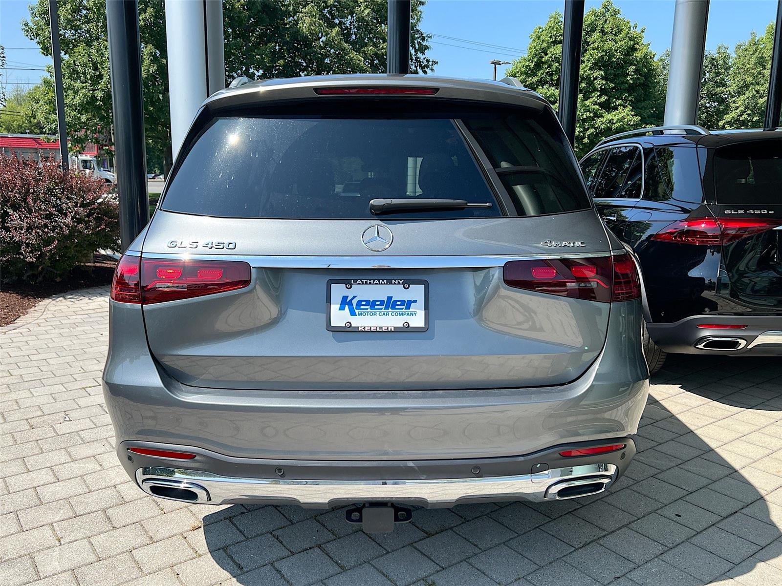 2025 Mercedes Benz GLS 450 4MATIC photo 3