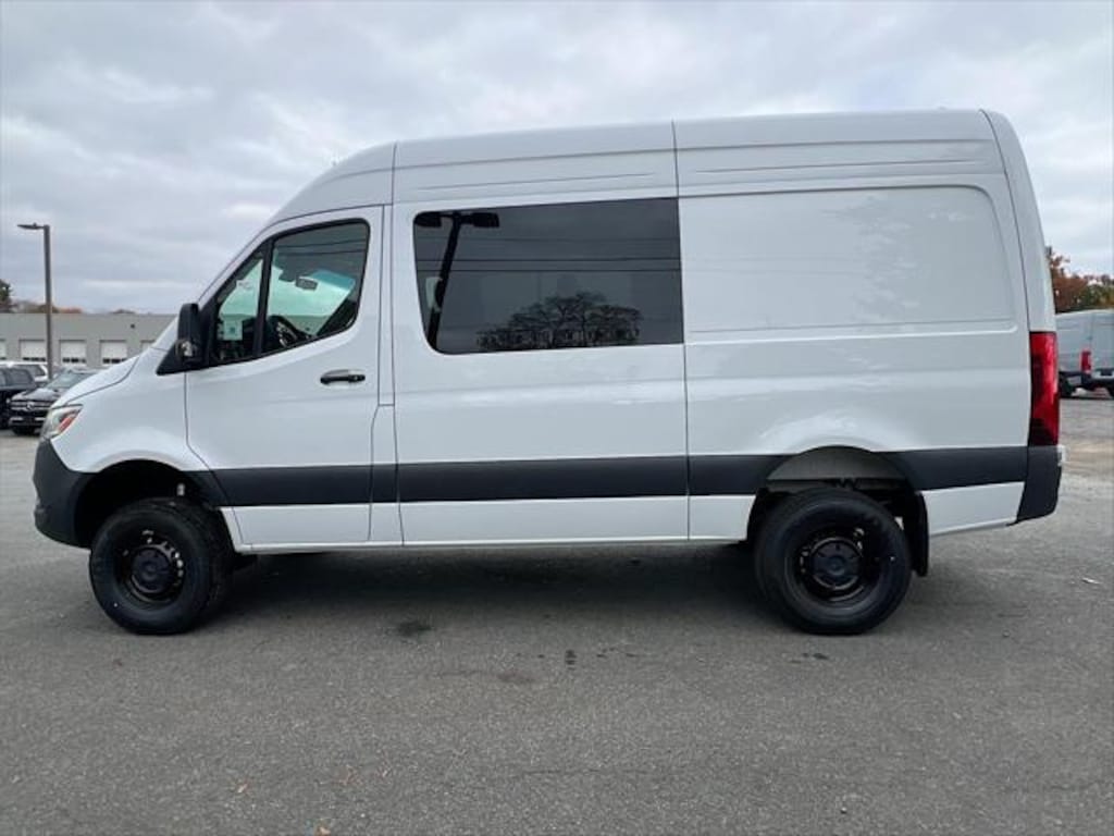 New 2026 Mercedes-Benz Sprinter 2500 Standard Roof 4-Cyl Diesel HO