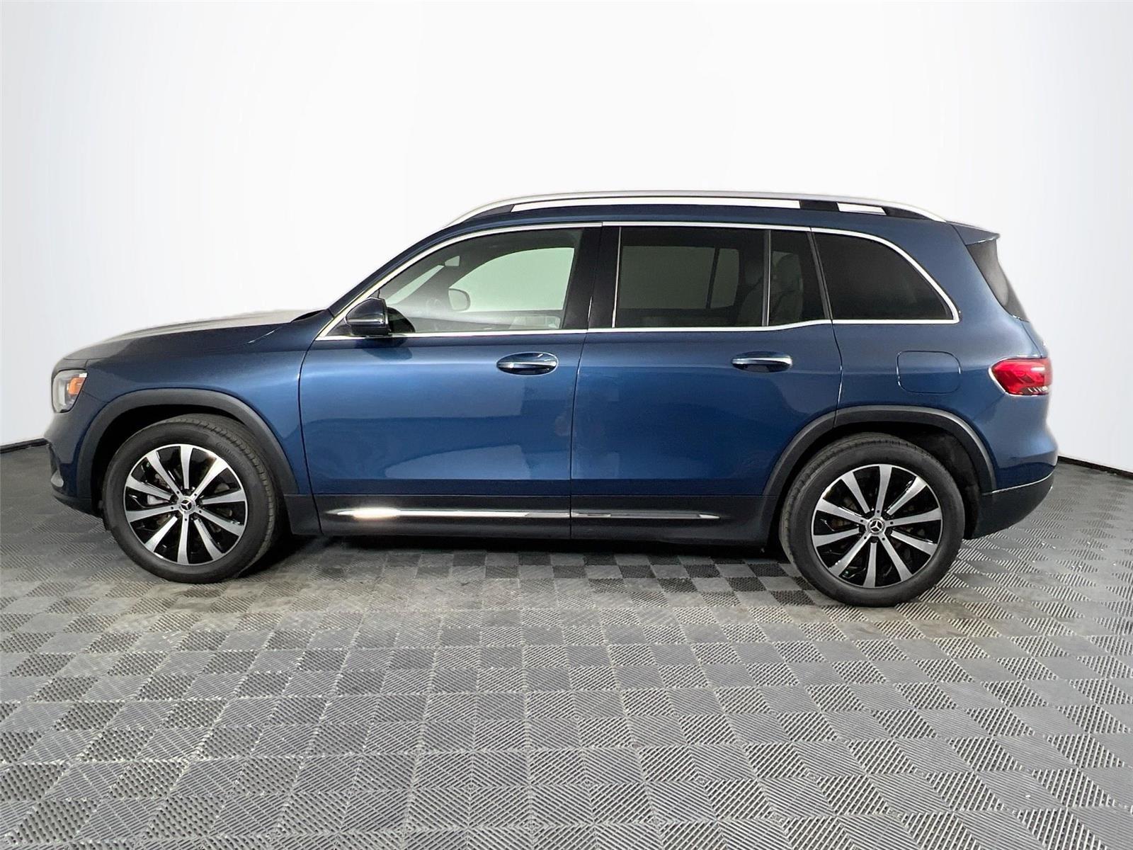 2023 Mercedes Benz GLB 250 4MATIC photo 2