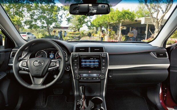 2016 Toyota Camry and Camry Hybrid 