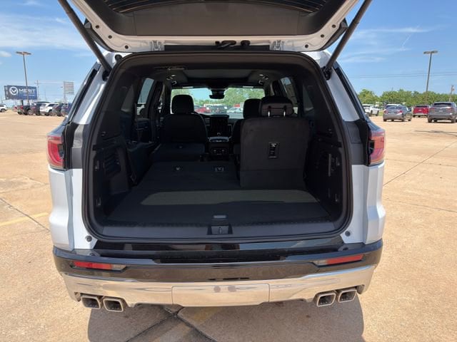 2026 GMC Acadia Denali - Photo 16