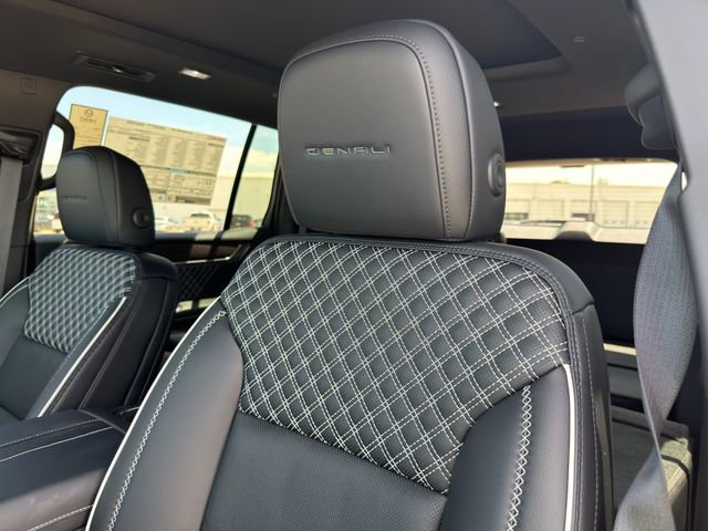 2026 GMC Acadia Denali - Photo 24