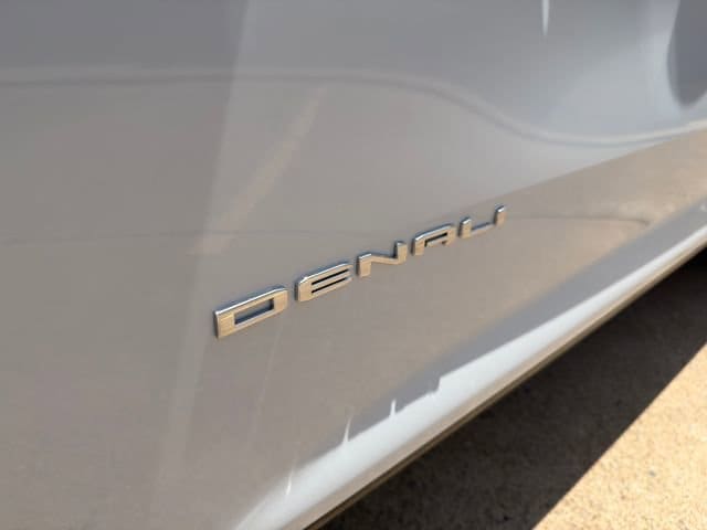 2026 GMC Acadia Denali - Photo 9