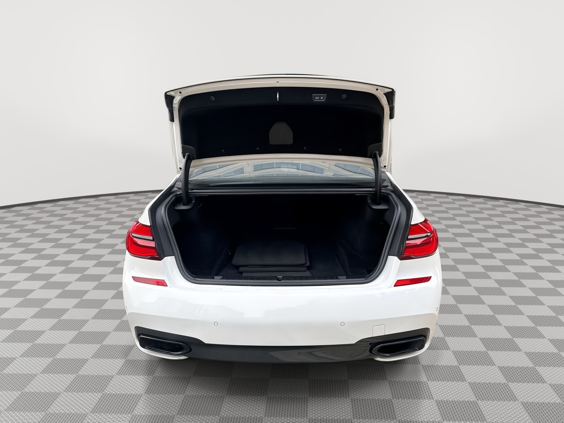 2017 BMW 7 Series 750i - Photo 21