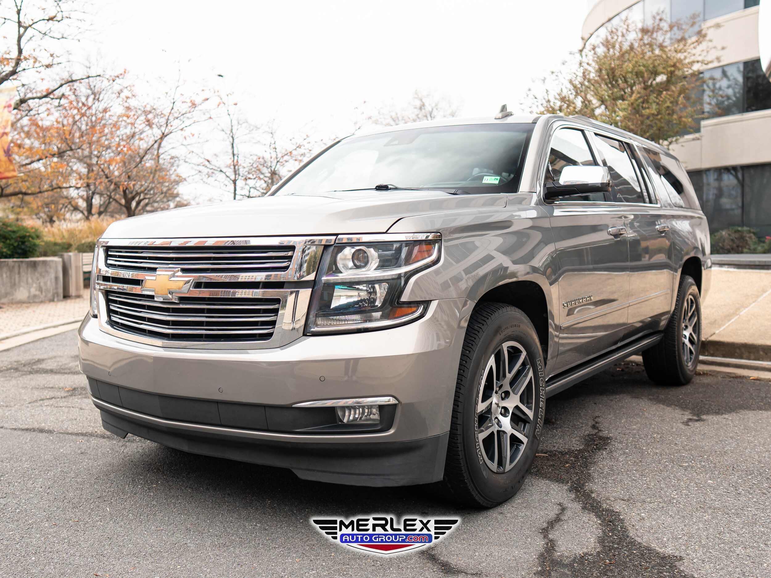 2019 Chevrolet Suburban 1500 Premier photo 2