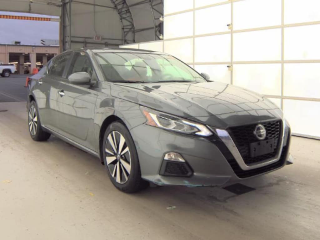 Used 2022 Nissan Altima 2.5 SV Sedan