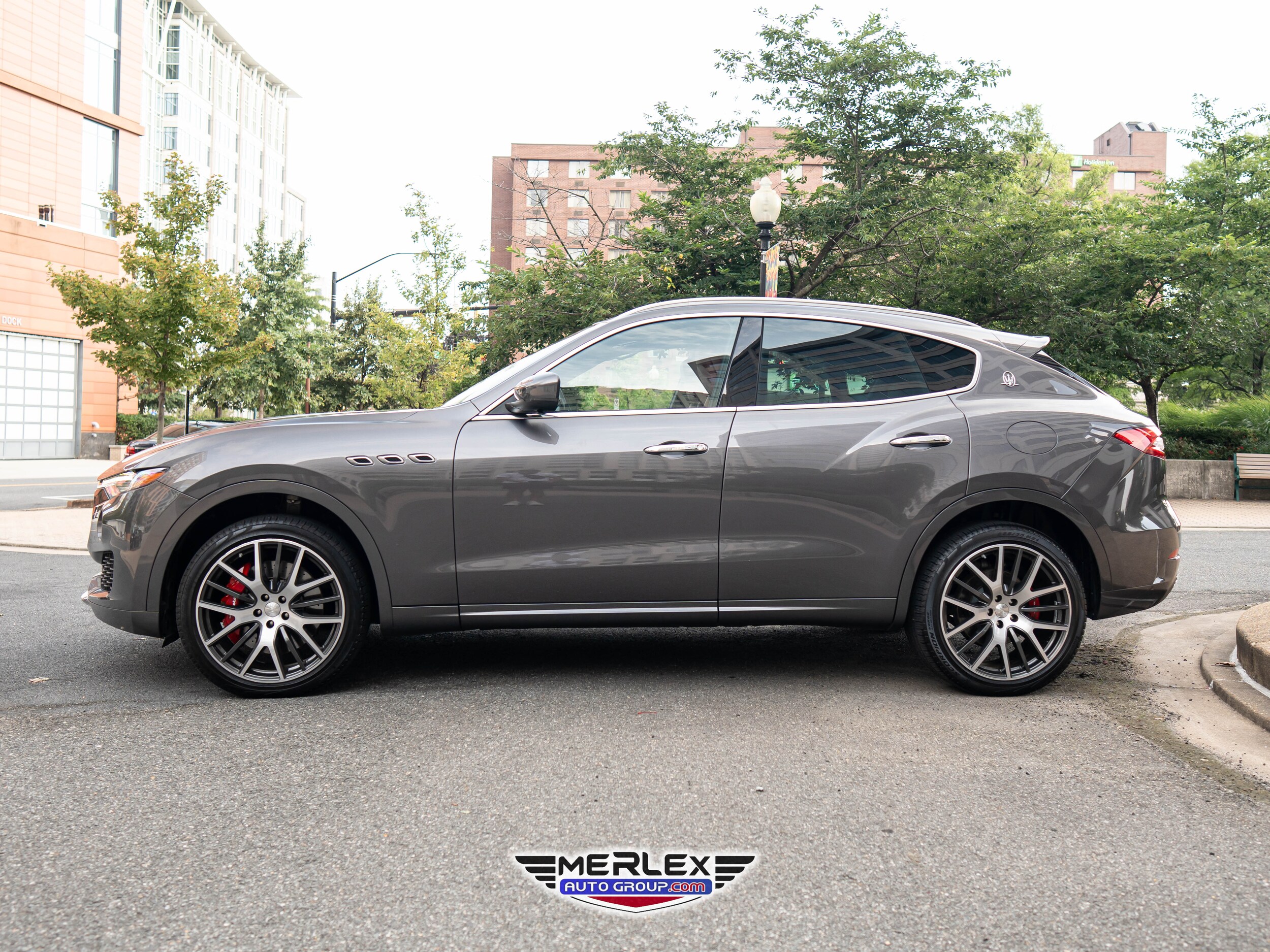 2017 Maserati Levante S photo 4