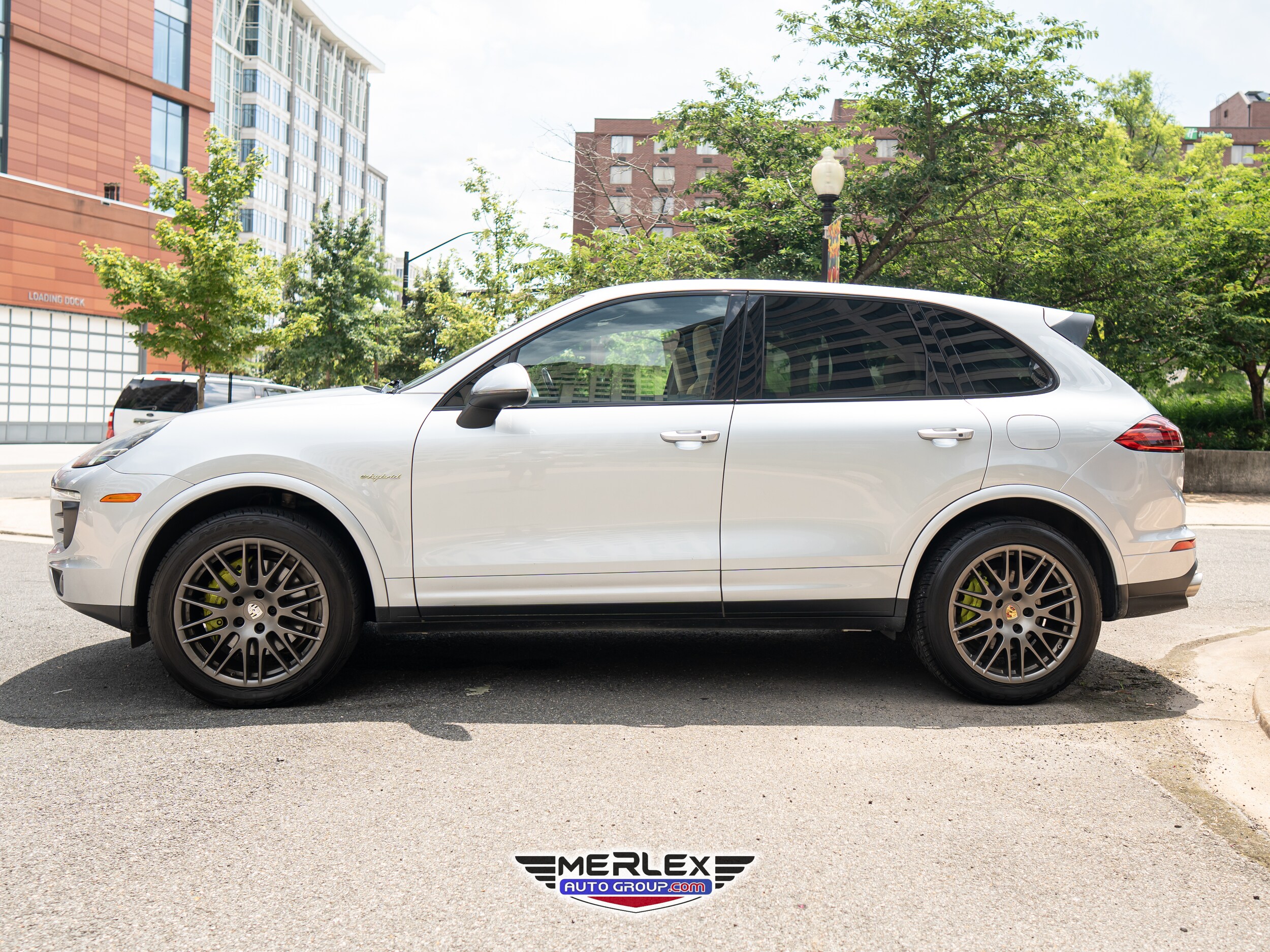 2017 Porsche Cayenne E-Hybrid S Platinum Edition photo 4