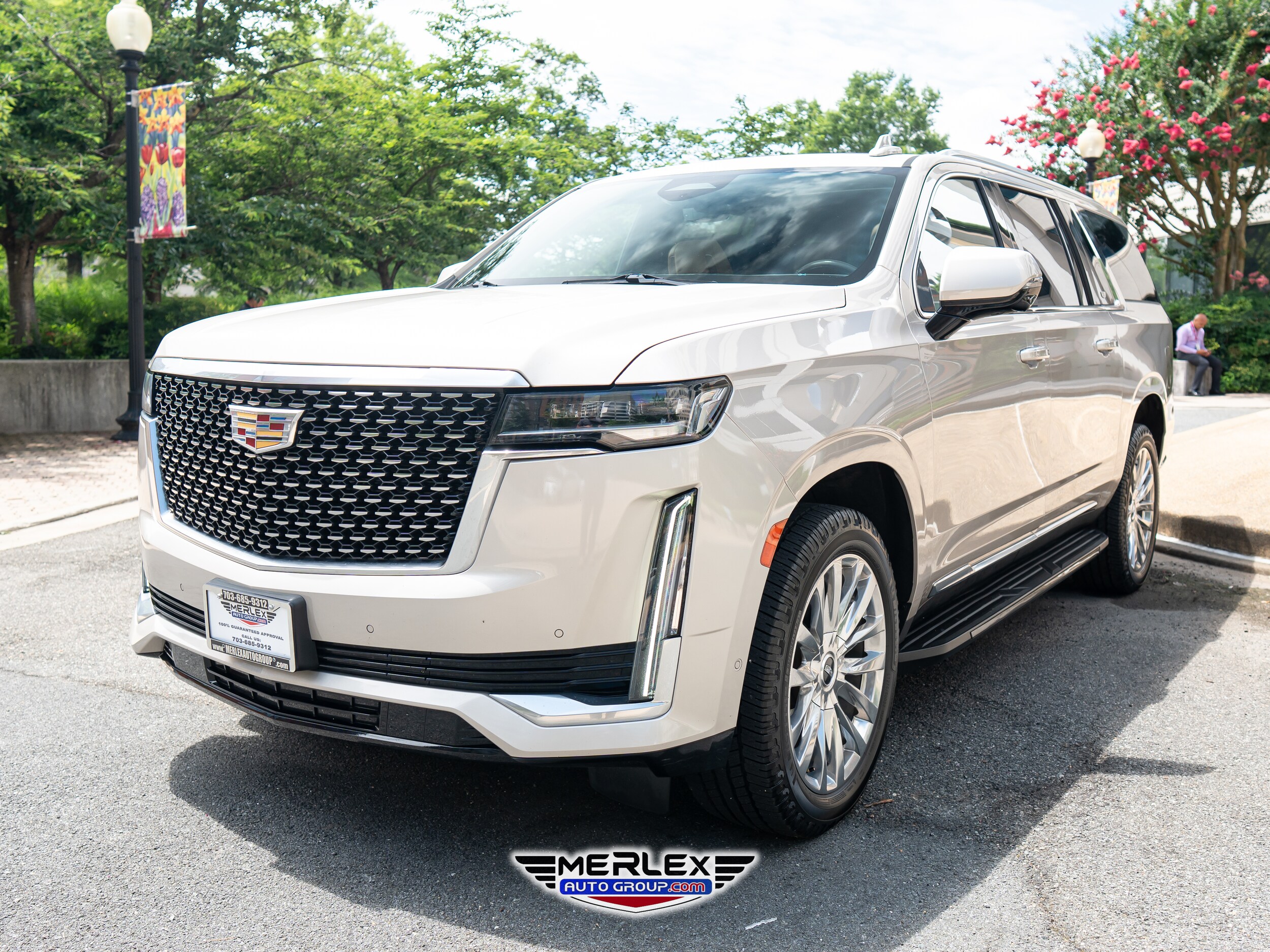 2021 Cadillac Escalade ESV Premium Luxury photo 3