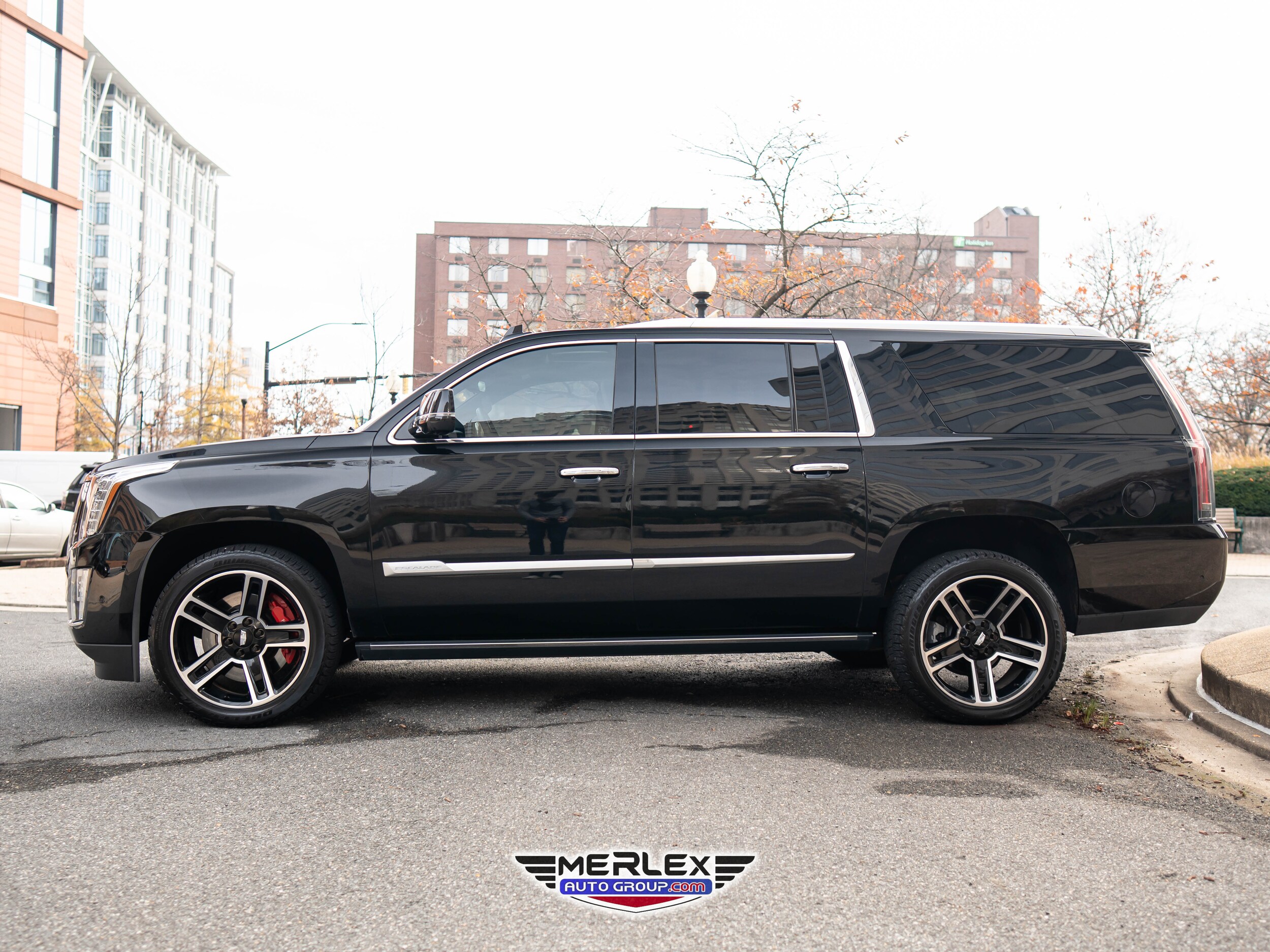 2018 Cadillac Escalade ESV Platinum photo 2
