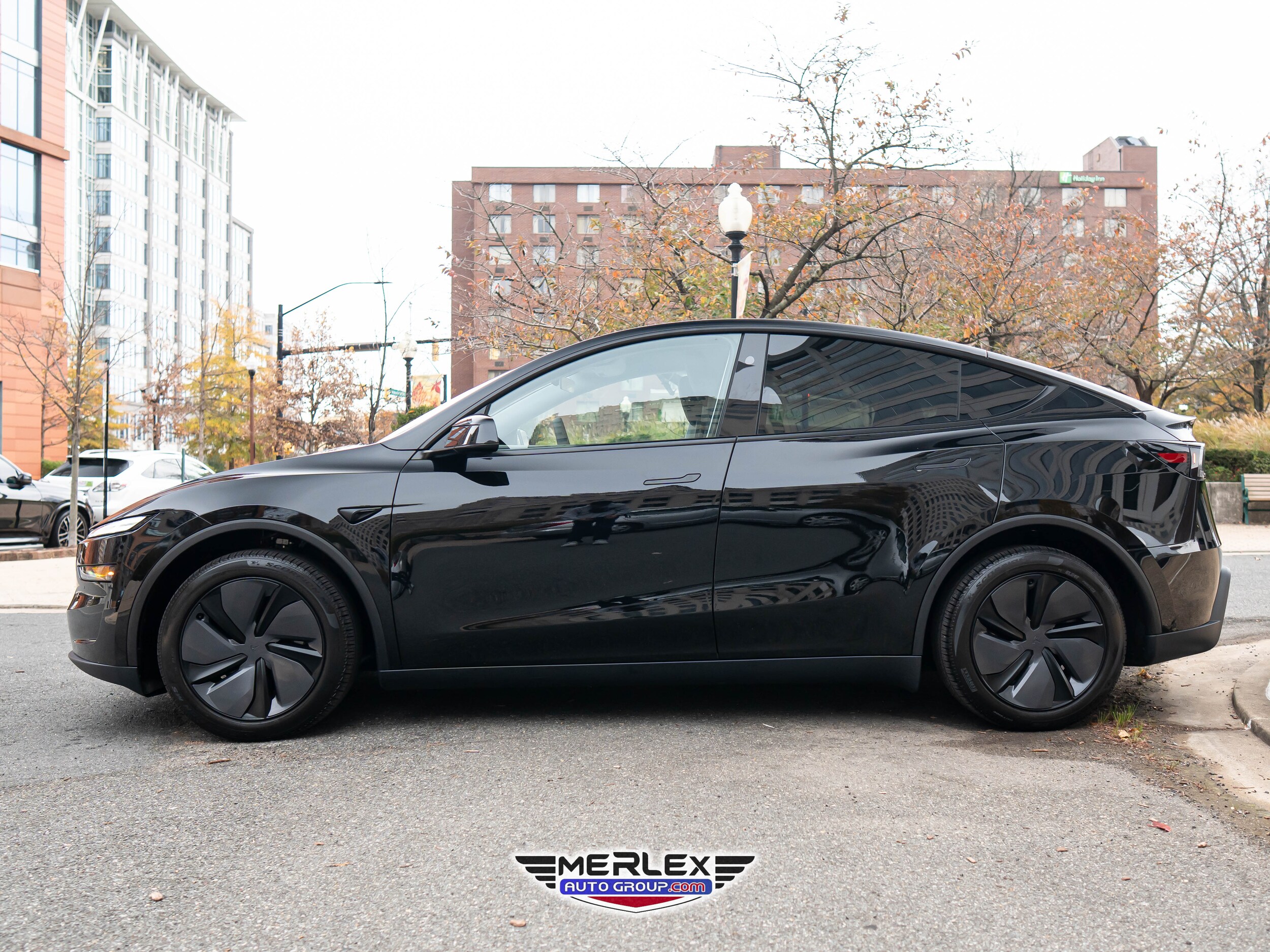 2026 Tesla Model Y Long Range photo 4