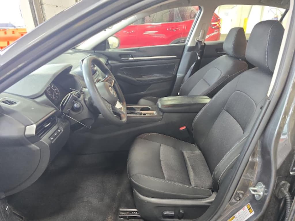 Used 2022 Nissan Altima 2.5 SV Sedan