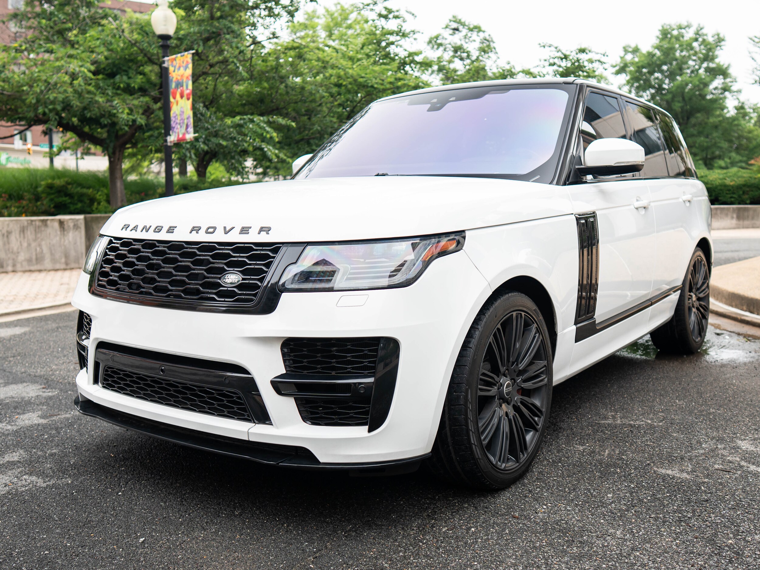 2018 Land Rover Range Rover SuperCharged photo 3