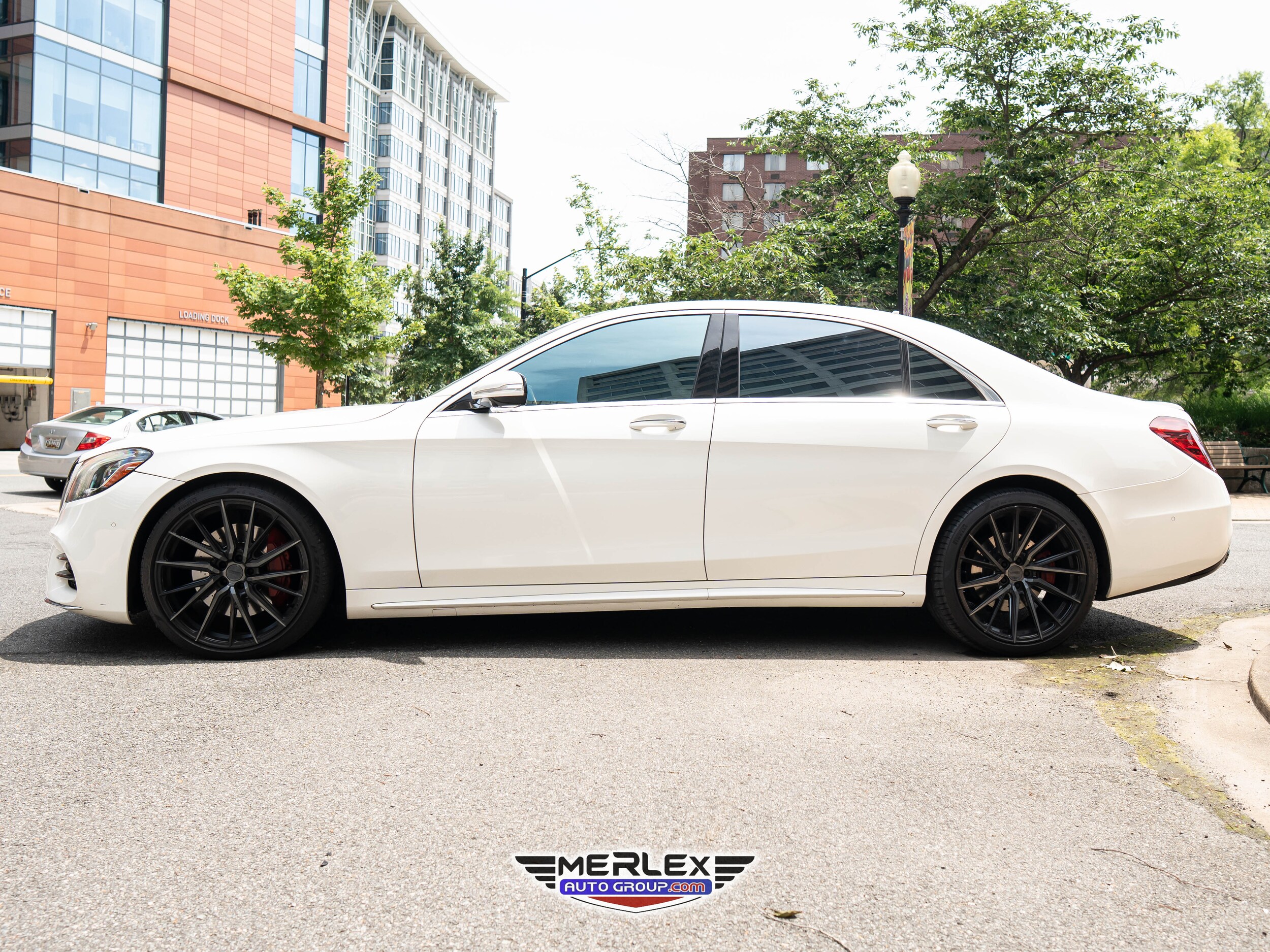 2019 Mercedes Benz S 560e photo 4