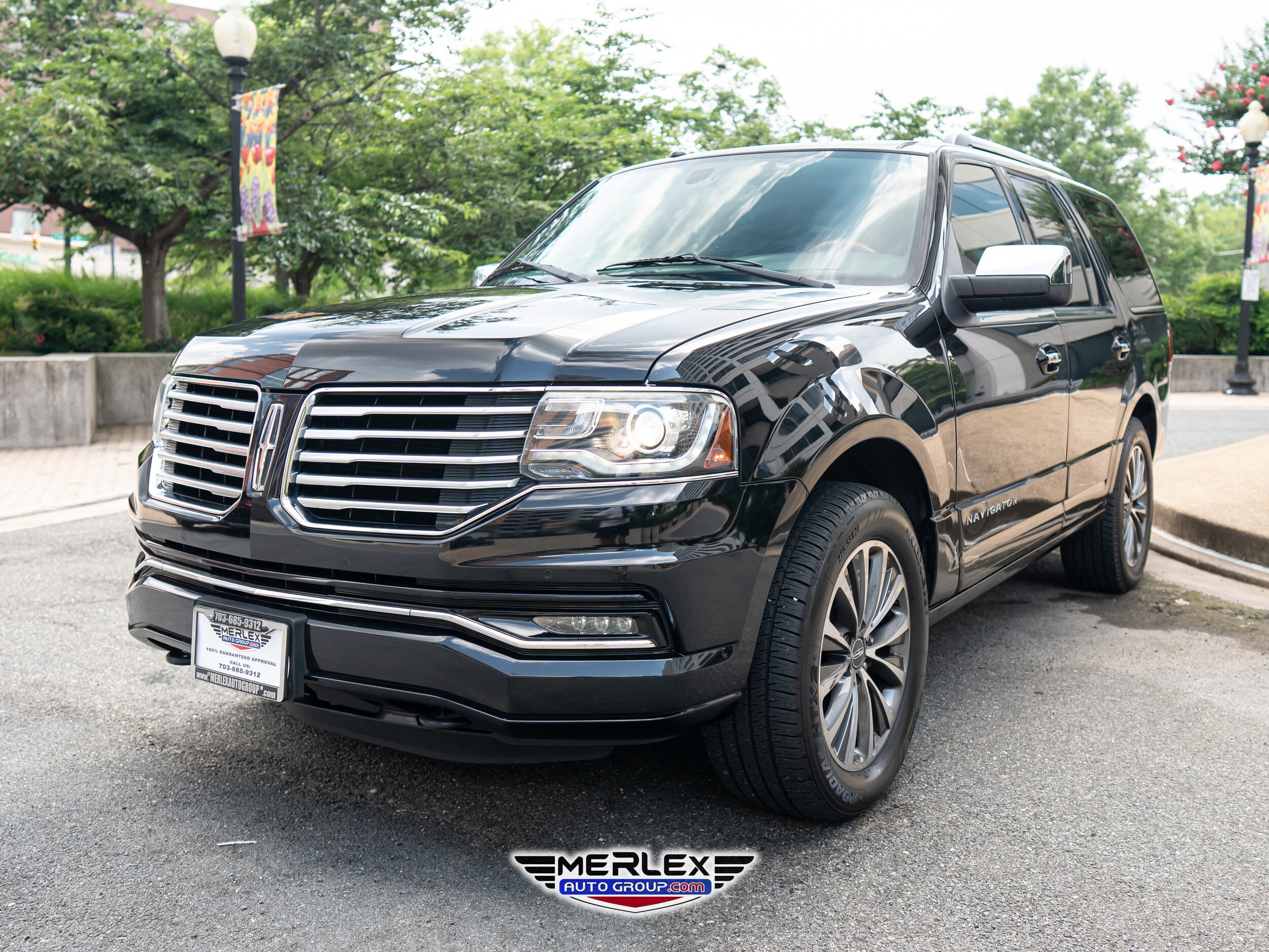 2016 Lincoln Navigator Select photo 3