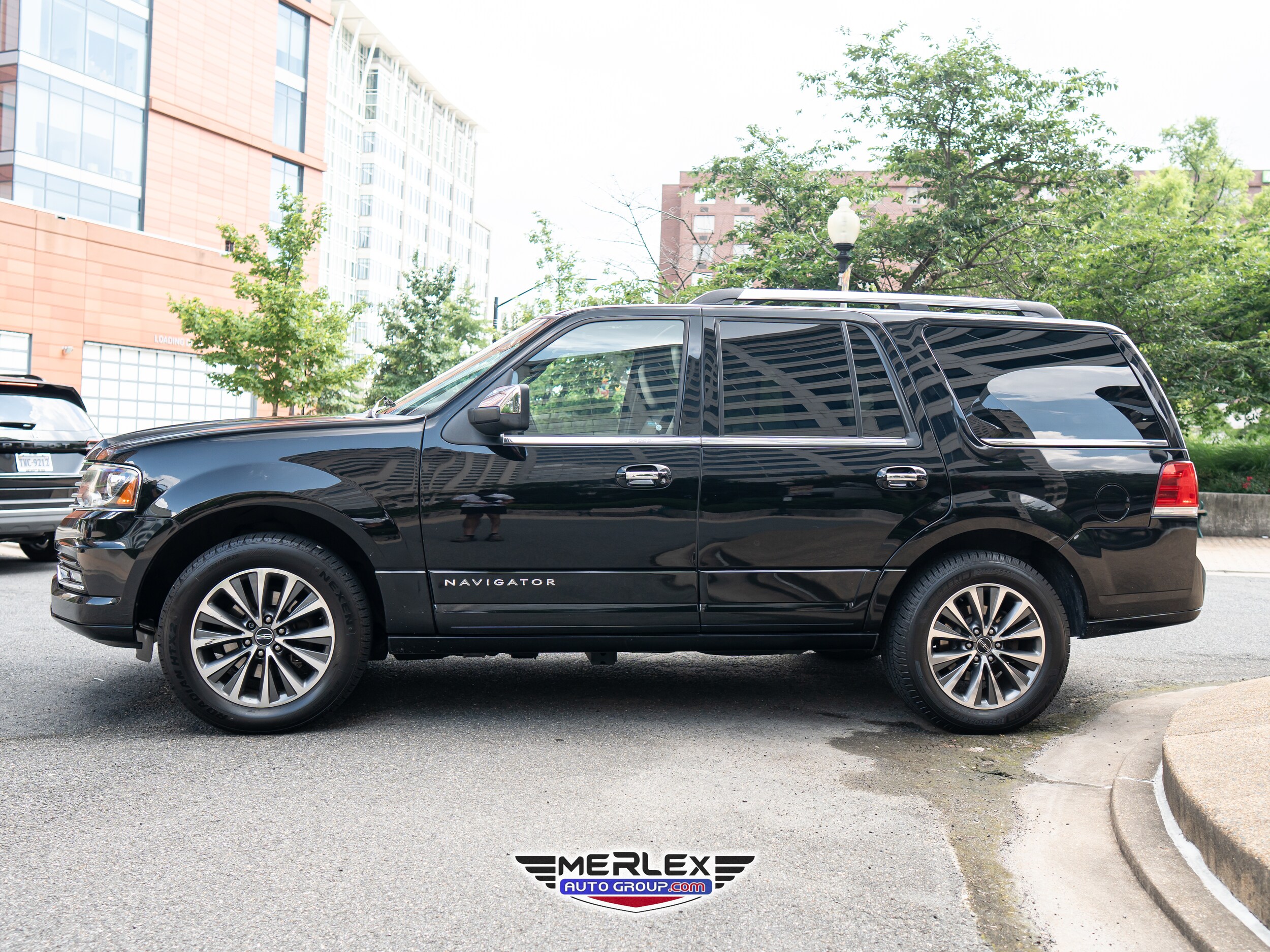 2016 Lincoln Navigator Select photo 4