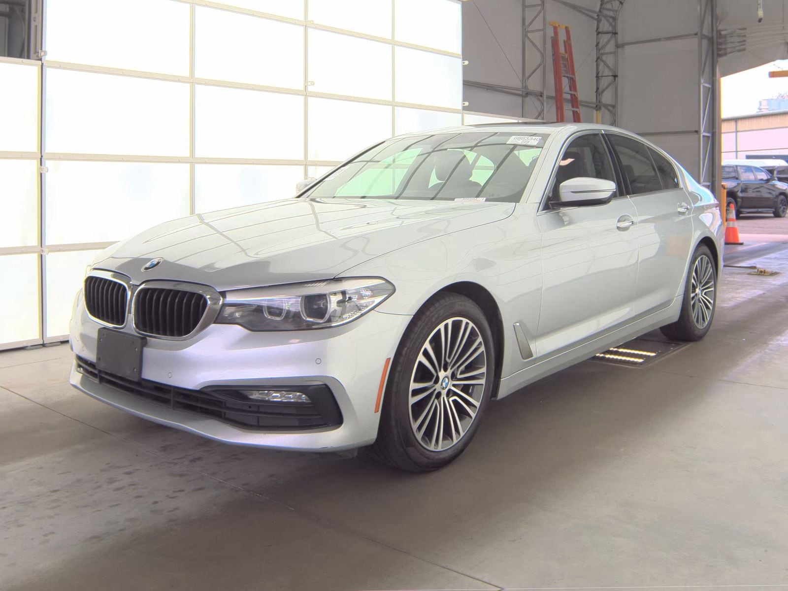 2018 BMW 5 Series 530i xDrive Sedan's photo
