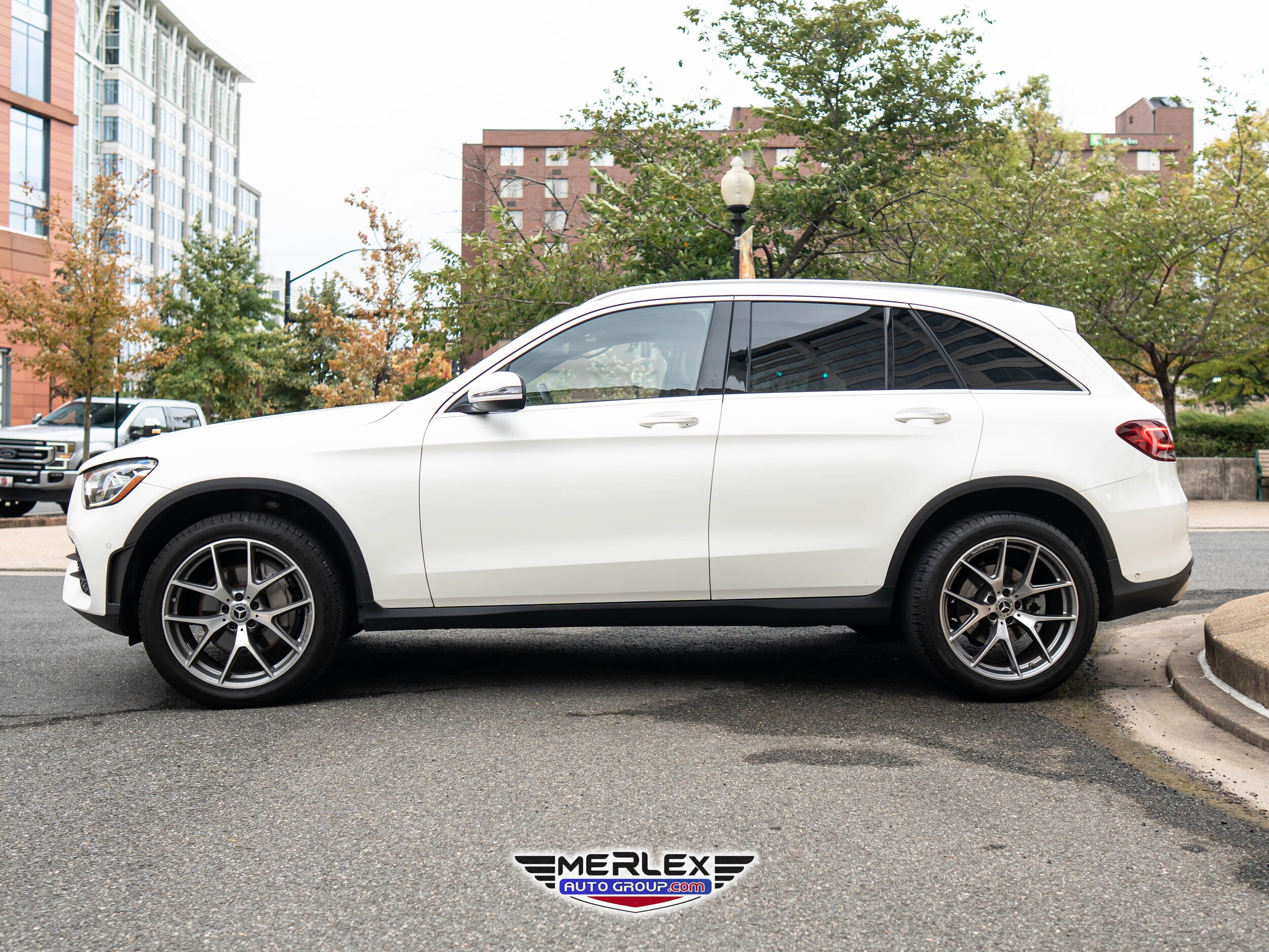 2021 Mercedes Benz GLC 300 4MATIC photo 4