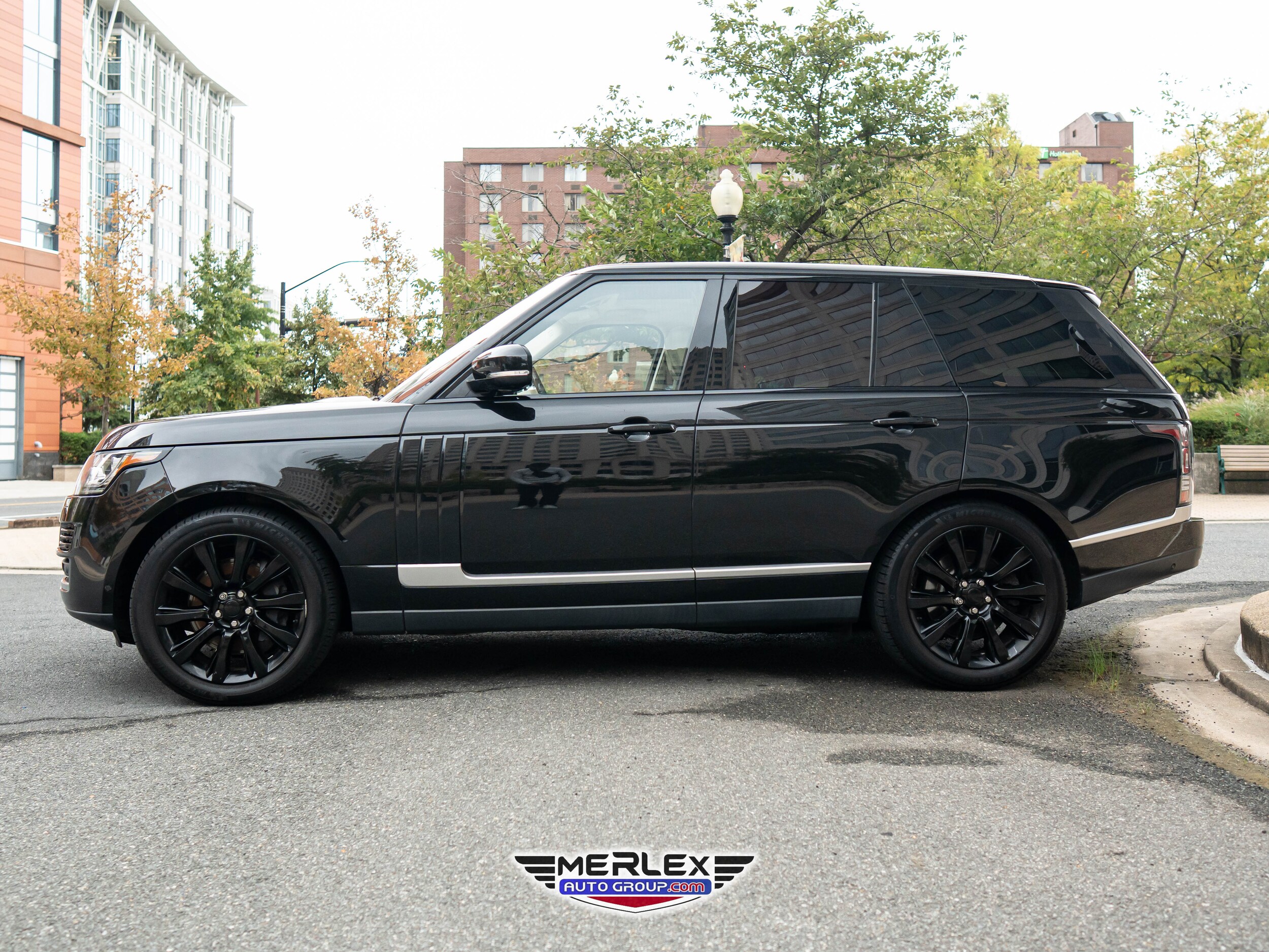 2017 Land Rover Range Rover SuperCharged photo 4