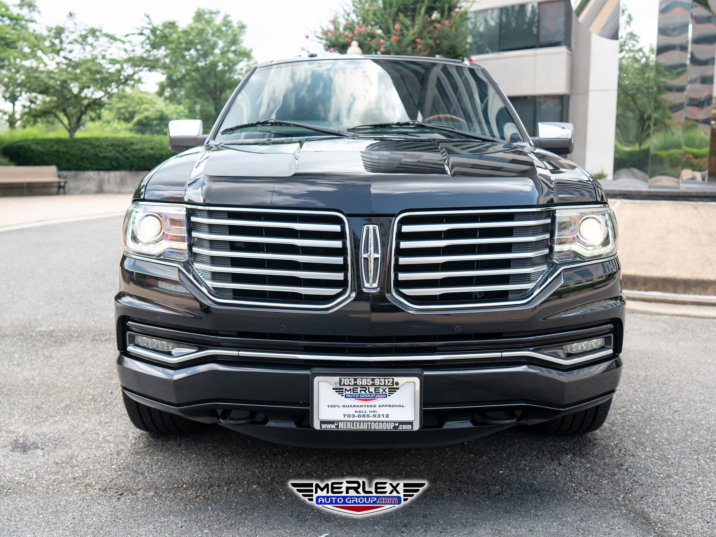 2016 Lincoln Navigator Select photo 2