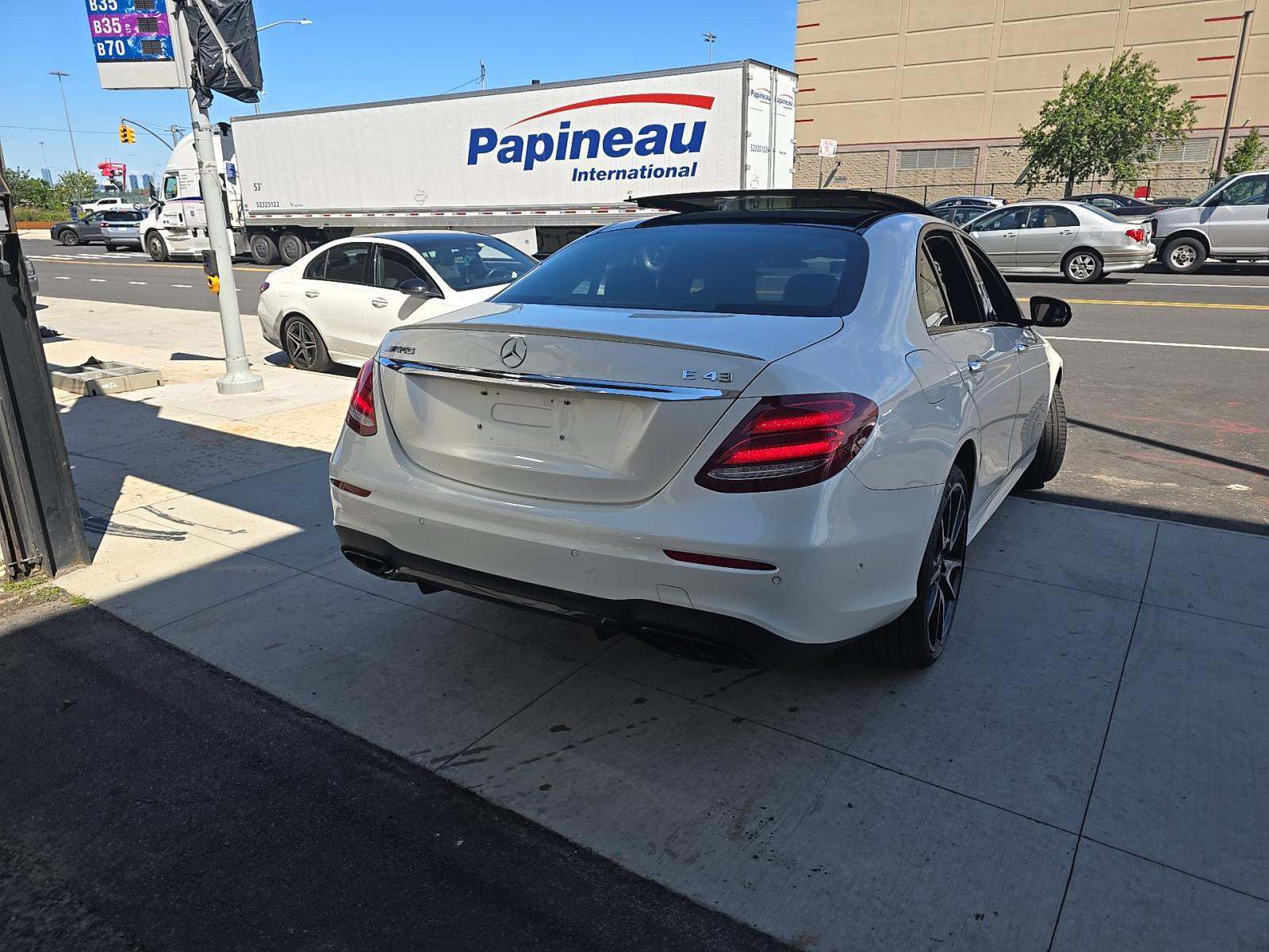 2017 Mercedes Benz E AMG 43 4MATIC photo 3
