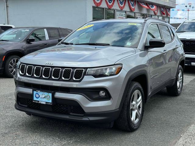 2023 Jeep Compass Latitude photo 3