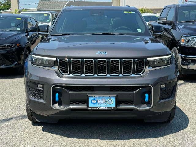 2023 Jeep Cherokee 4xe Overland photo 2