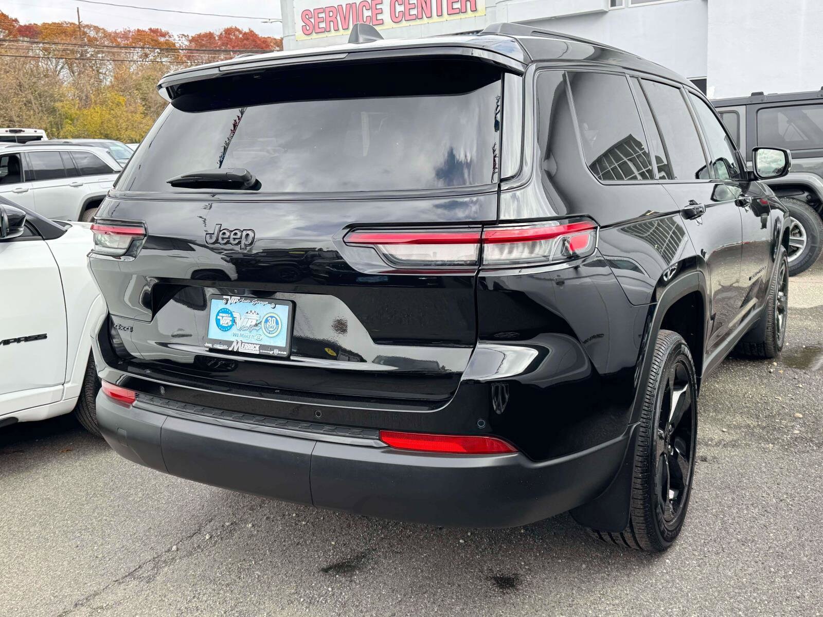 2025 Jeep Grand Cherokee Altitude photo 2