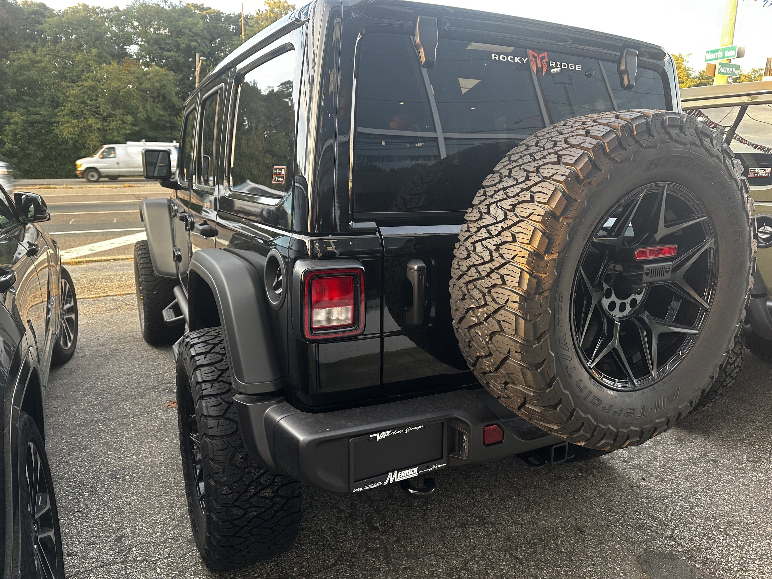 2025 Jeep Wrangler Willys photo 2