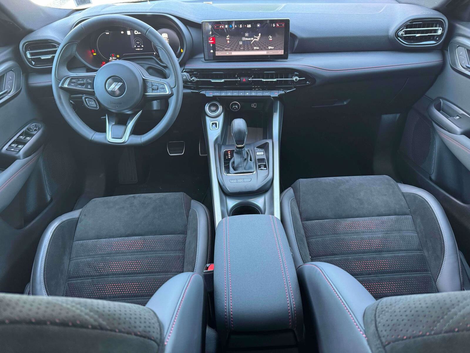 2024 Dodge Hornet GT photo 2