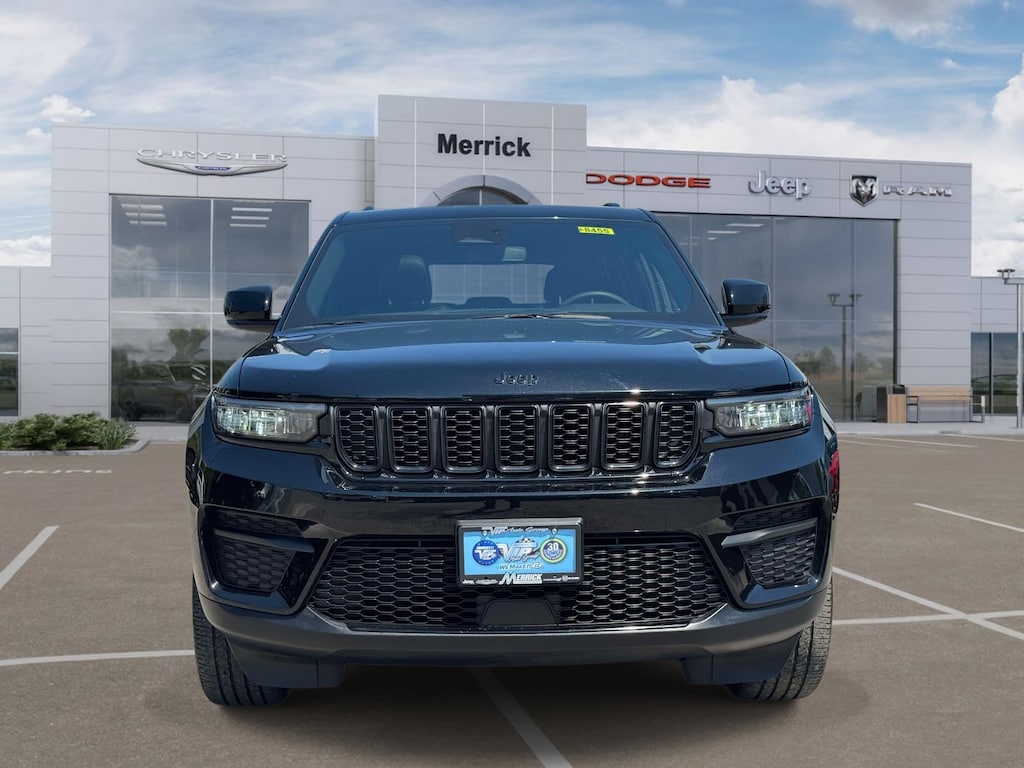 Used 2023 Jeep Grand Cherokee Altitude Altitude 4x4