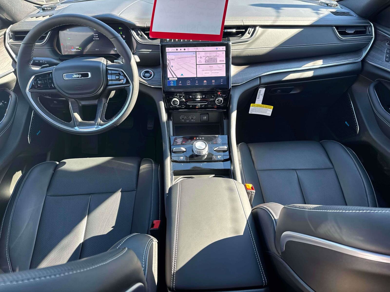 2024 Jeep Cherokee 4xe Overland photo 2