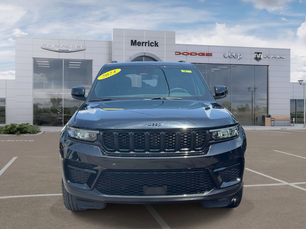 Used 2024 Jeep Grand Cherokee Altitude Altitude 4x4