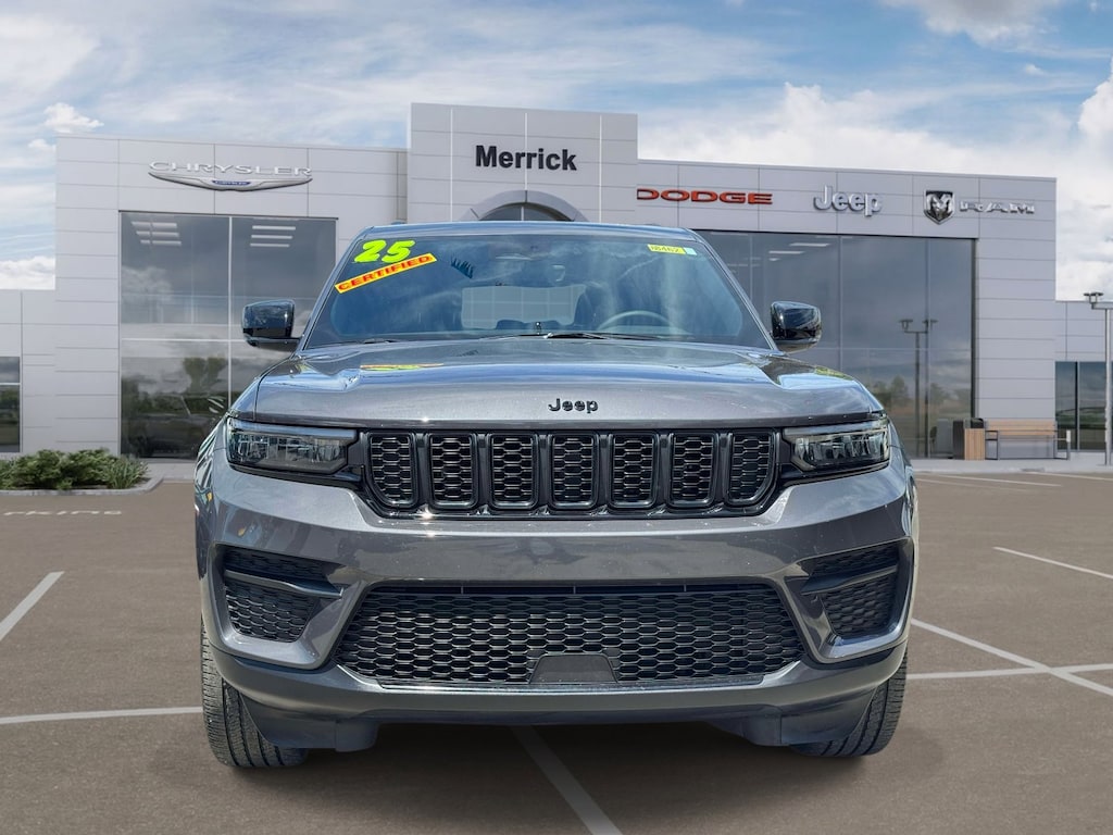 Used 2025 Jeep Grand Cherokee Altitude Altitude 4x4