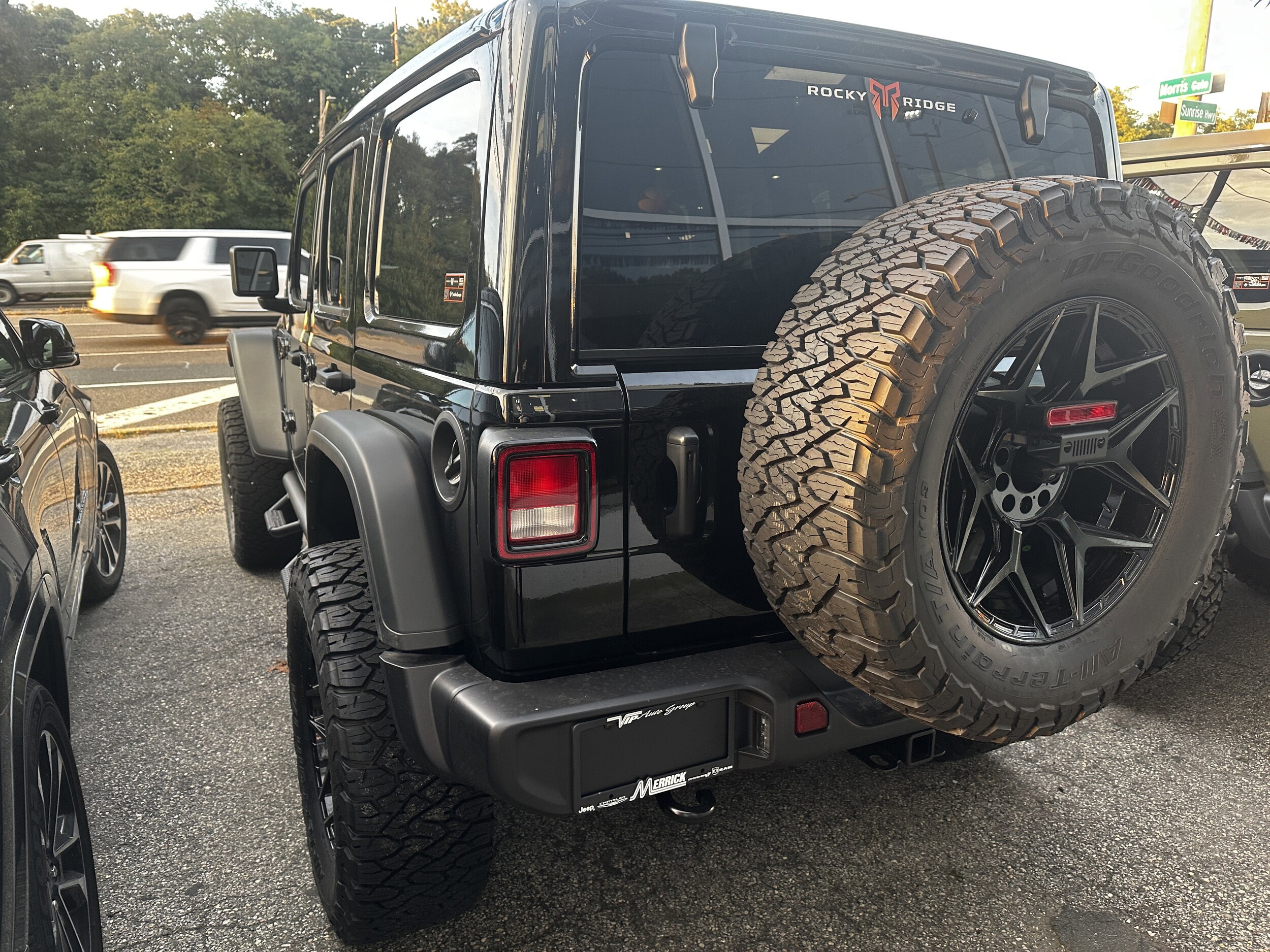 2025 Jeep Wrangler Willys photo 3