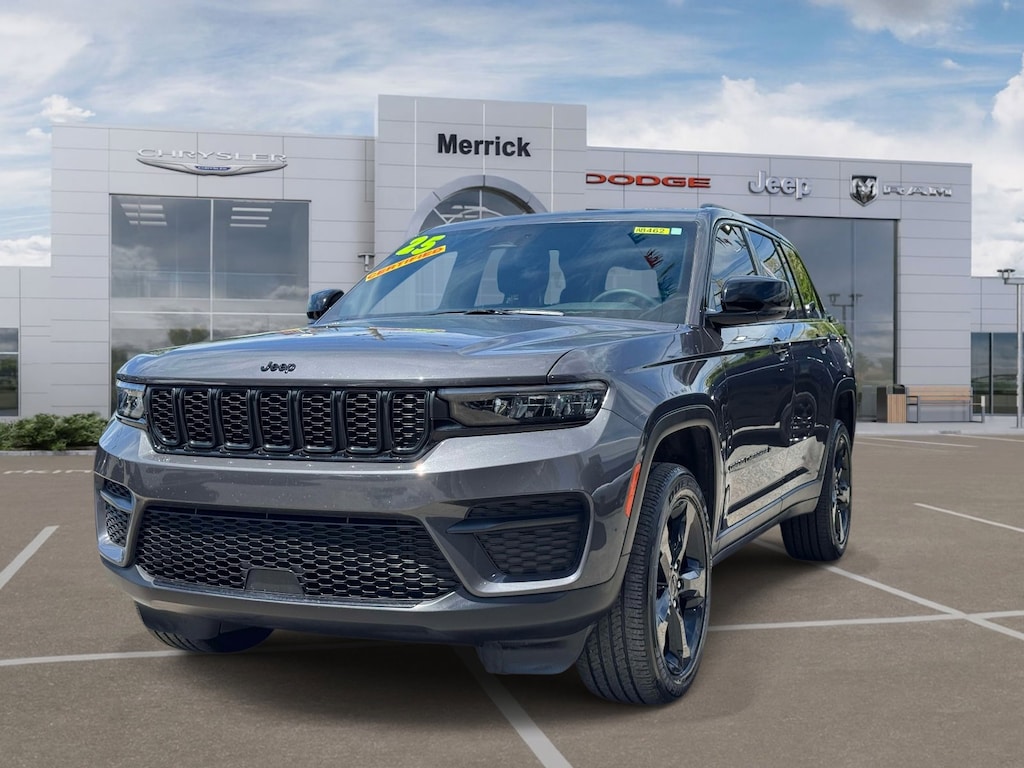Used 2025 Jeep Grand Cherokee Altitude Altitude 4x4
