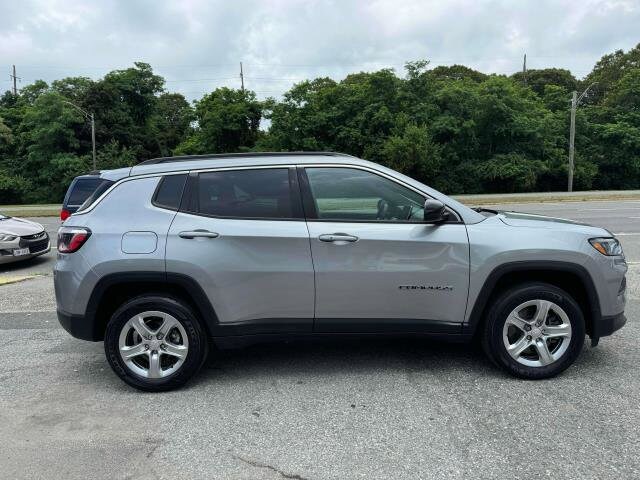 2023 Jeep Compass Latitude photo 4