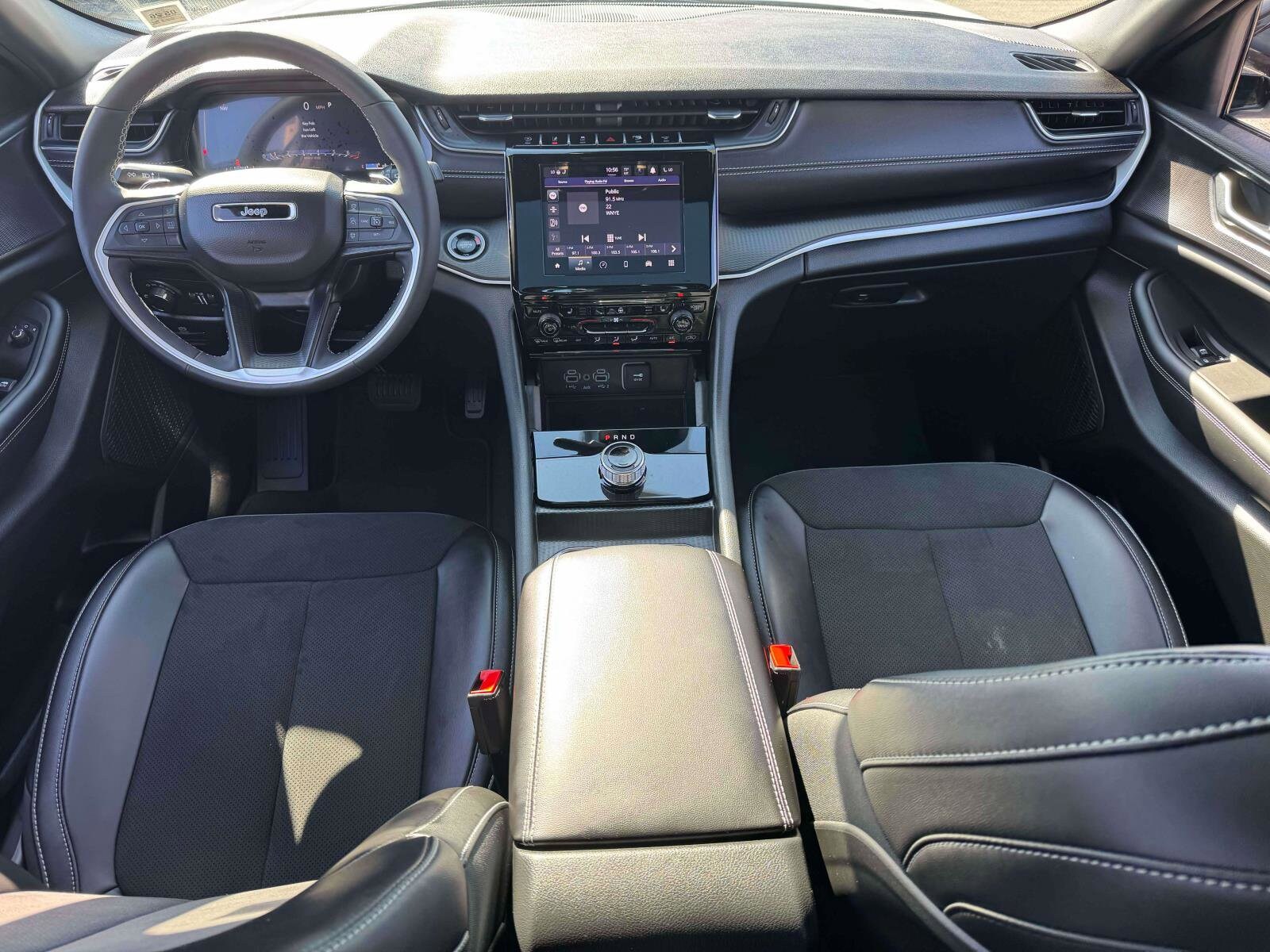 2025 Jeep Grand Cherokee Altitude photo 2