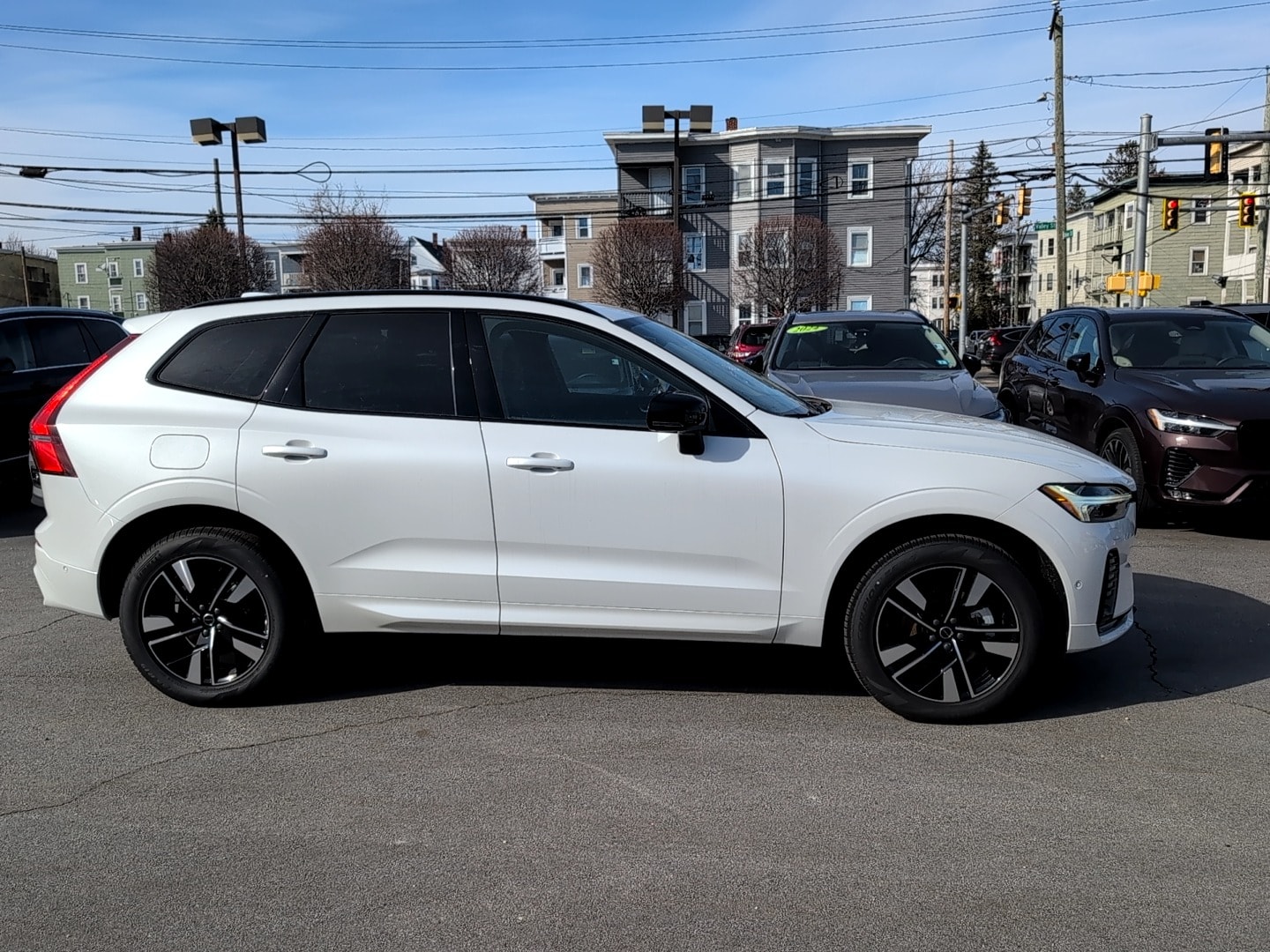 2026 Volvo XC60 Plus - Photo 3