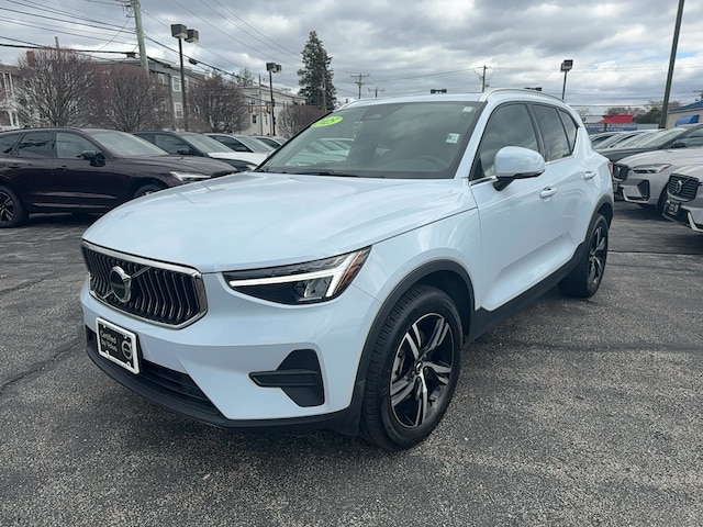 2025 Volvo XC40 Core Bright Theme SUV
