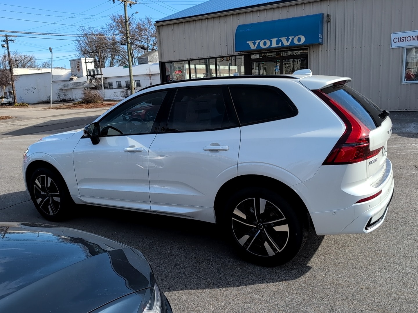 2026 Volvo XC60 Plus - Photo 8