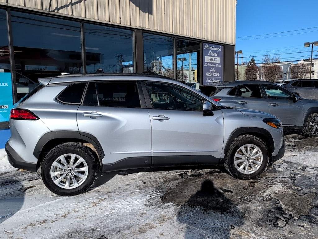 Used 2024 Toyota Corolla Cross LE SUV