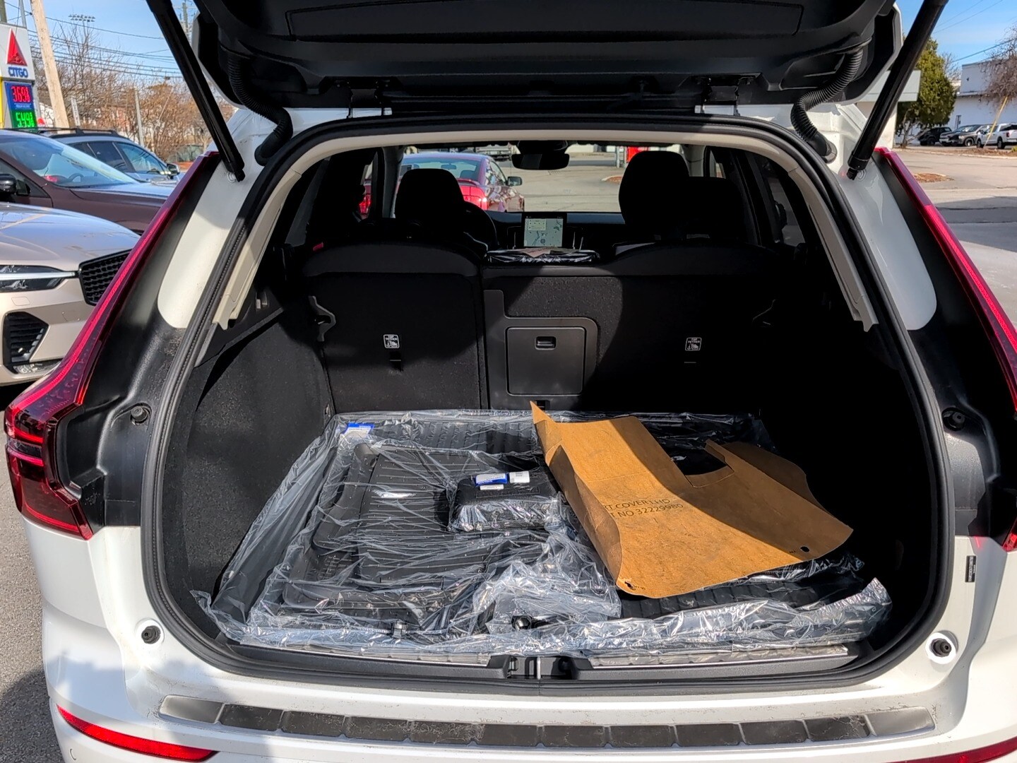 2026 Volvo XC60 Plus - Photo 20