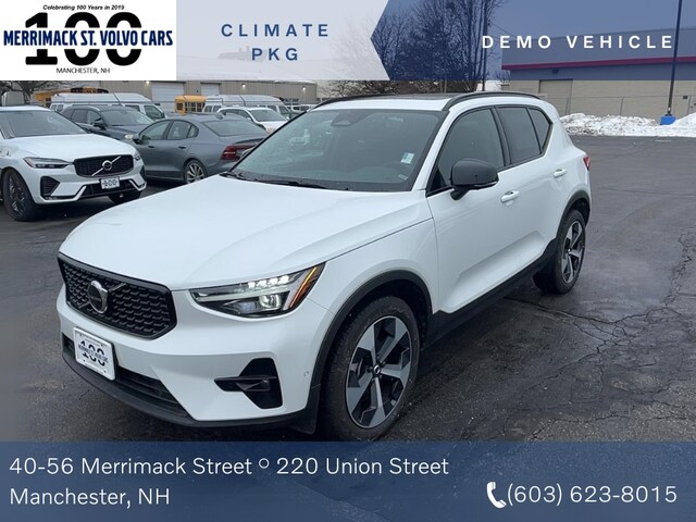 2025 Volvo XC40 Plus Dark Theme AWD SUV