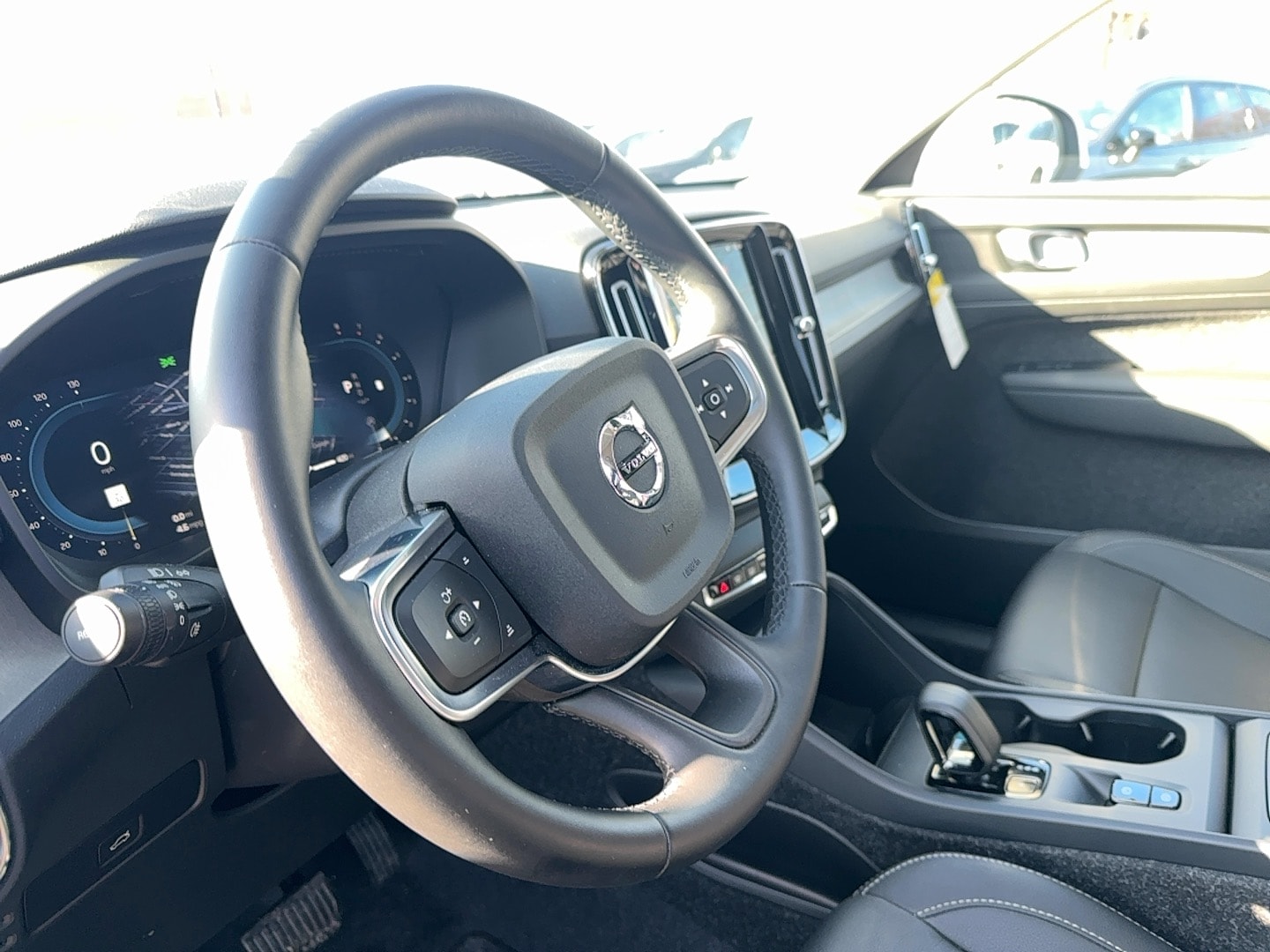 2025 Volvo XC40 Core - Photo 14