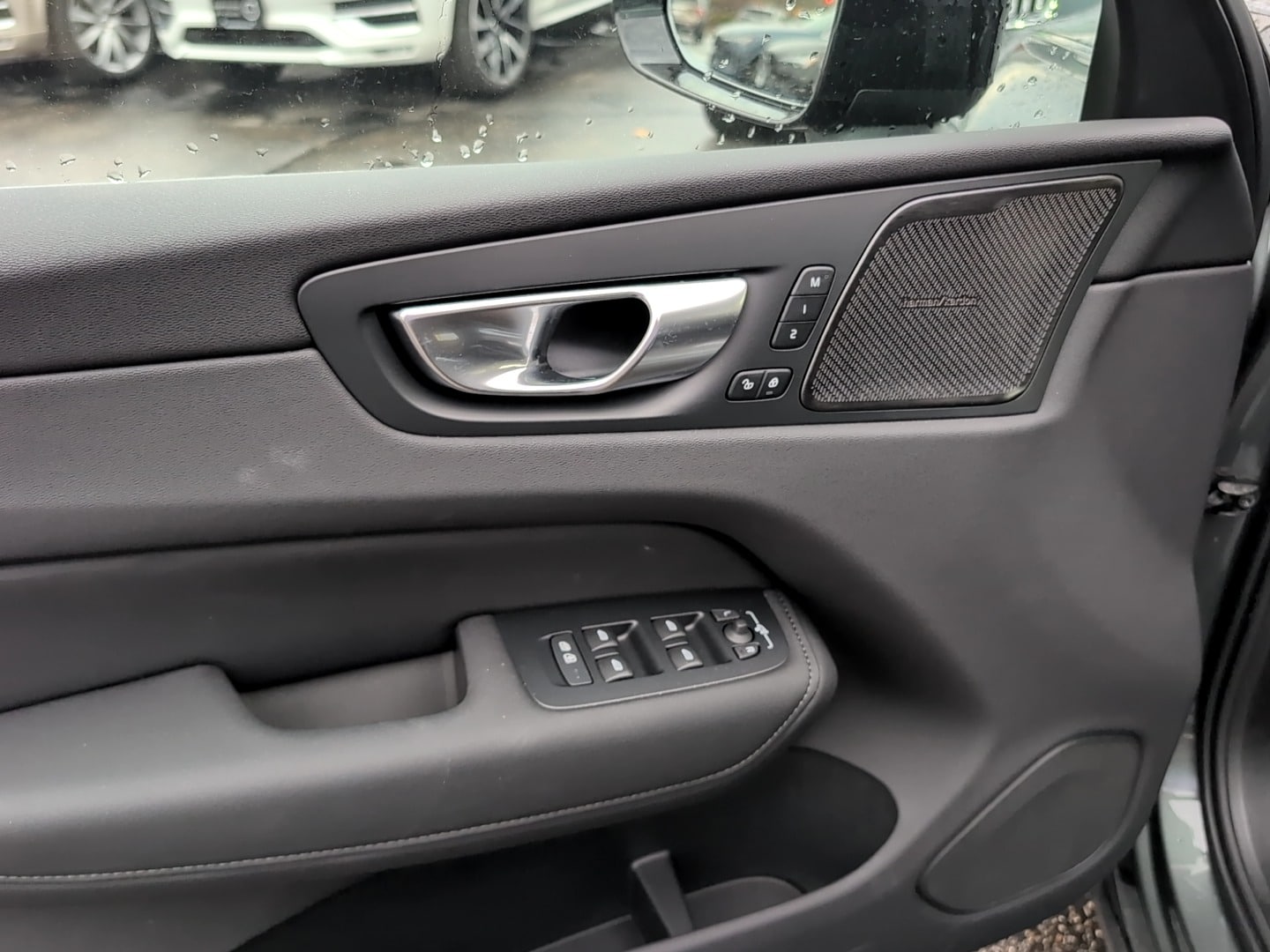 2026 Volvo XC60 Plus - Photo 14